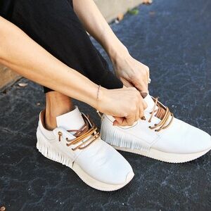 🤍 Esseutesse Luxury Fringe Sneakers — New in Box 🤍  
       ✨size 40✨